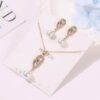 Conjunto pendiente y collar