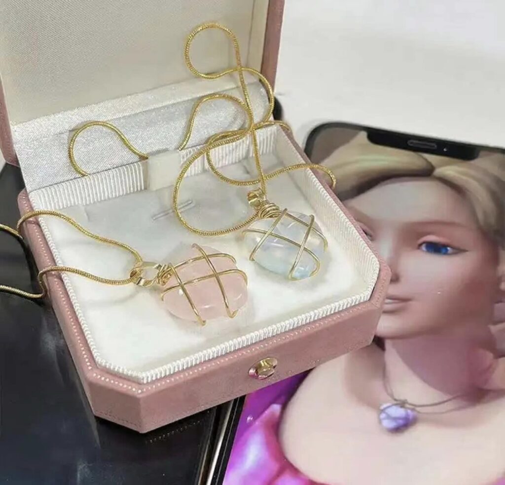 Collar de Corazón de Barbie