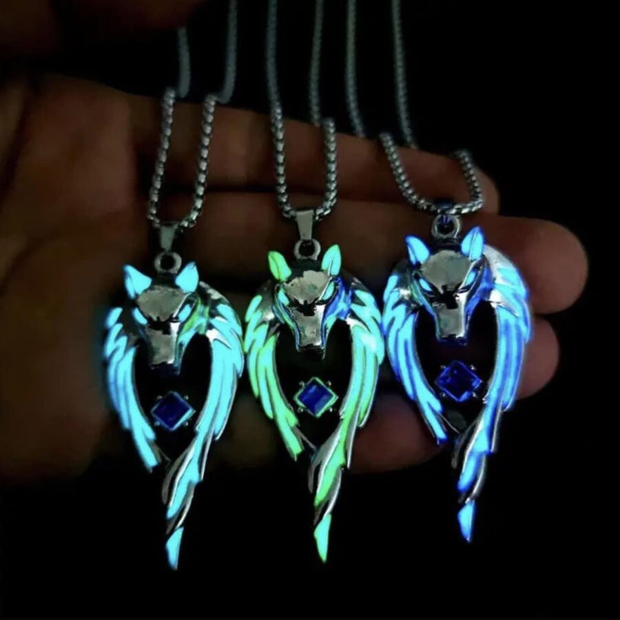 Collar con colgante de lobo fluorescente