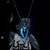 Collar con colgante de lobo fluorescente