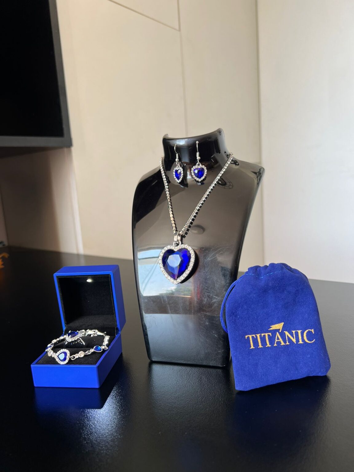Conjunto de Joyería "El Corazón del Mar Titanic"
