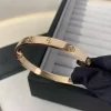 Pulsera de lujo con acabados finos