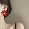 Arete metalico en forma de flor