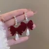 Pendientes de terciopelo con lazo rojo vino
