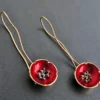 Pendientes de cuentas redondas rojas